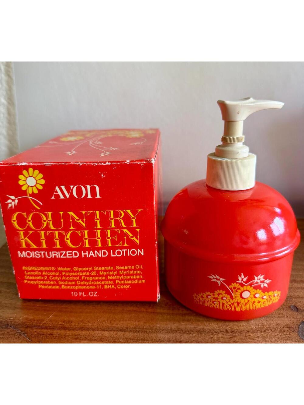 VTG 70s Avon Country Kitchen Glass Bottle Red Yellow Moisture Lotion Orig Box